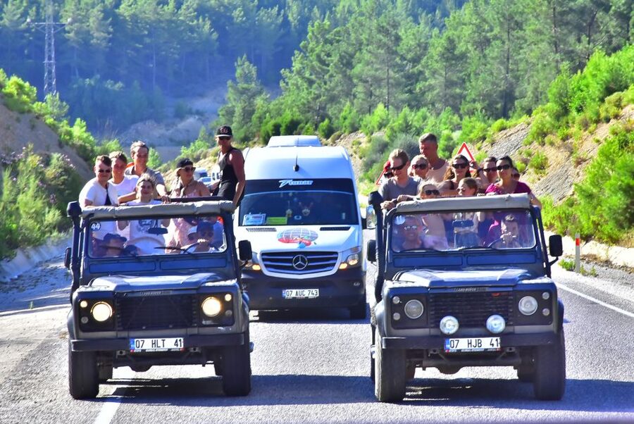 Alanya/Antalya: Buggy, Jeep, Rafting, & Zipline Tour + lunch - The first break: drinks and gözleme