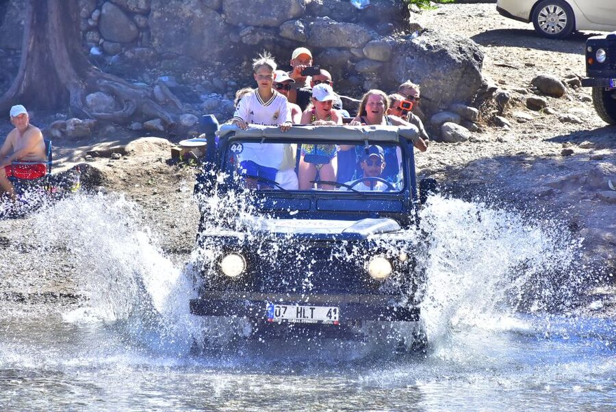 Alanya/Antalya: Buggy, Jeep, Rafting, & Zipline Tour + lunch - Riverside lunch and the final river section