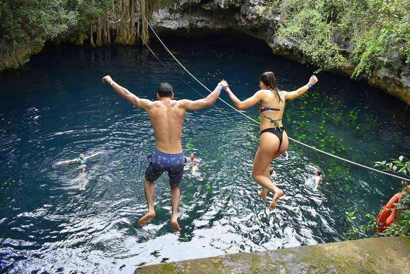 Cancún: Extreme Buggy Adventure with Ziplines & Cenote - Guides, group size, and the feel of the day