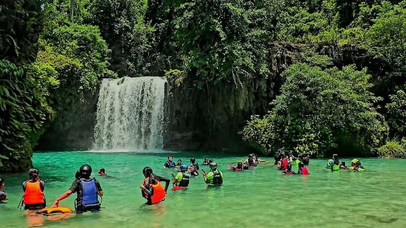 Cebu: Kawasan Falls Canyoneering & Zipline Experience - A beachfront lunch in Badian