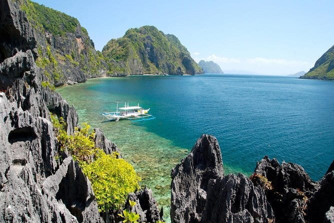 El Nido Palawan Zipline One Way - Safety gear and the guide