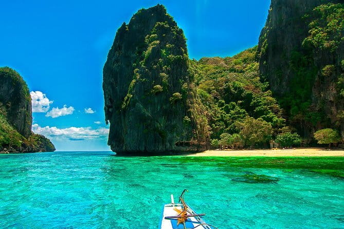 El Nido Palawan Zipline Two Way - The first ride: mountain to island