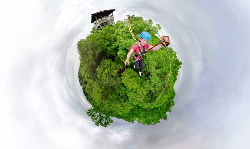 Henderson, Minnesota: 14-Line Zipline Canopy Tour - The first lines begin among the trees