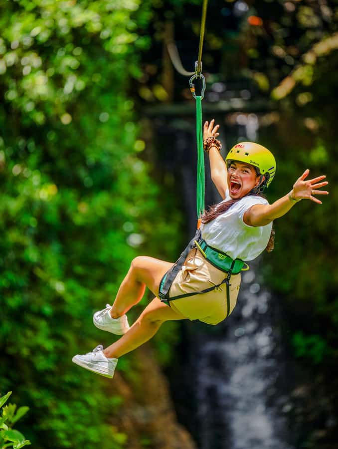 Mauritius: Vallé Advenature Park: Waterfall Zipline - Getting ready at the launch point
