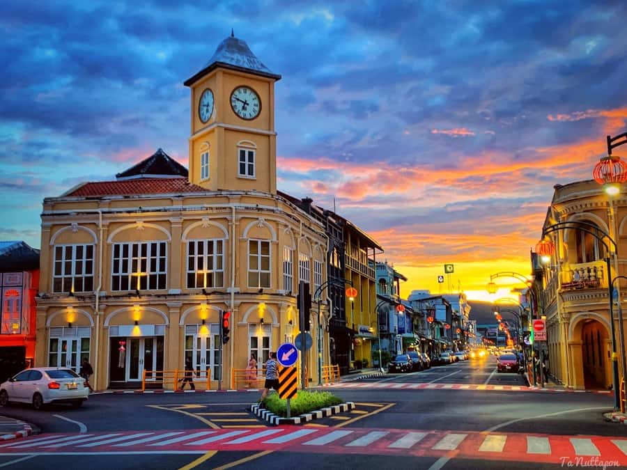 Phuket: Old Town + ATV 30Min Zipline 15Pform + Night Market - Phuket Old Town changes the pace completely
