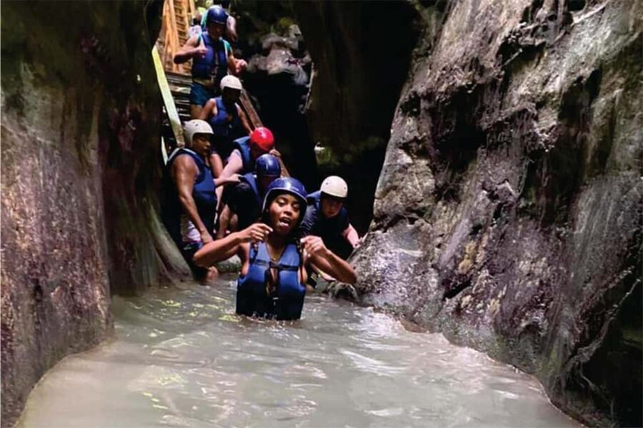 Puerto Plata/Amber Cove: Zipline and Waterfalls with Lunch - Lunch after the water adventure