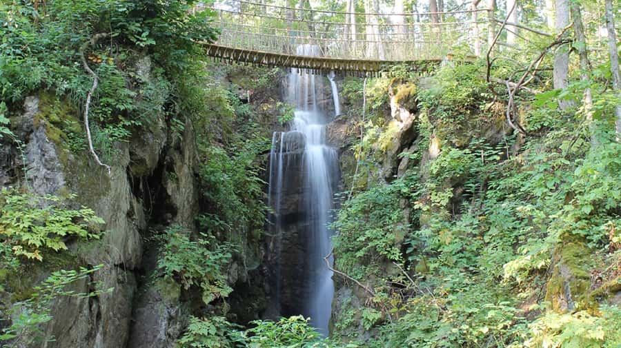 Sevierville: Waterfall Canopy Zip Lining in Smoky Mountains - A Small Group Helps Families Stay Together