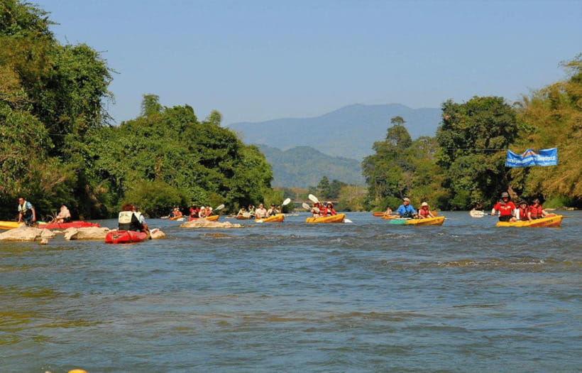 Vang Vieng: Zipline&Kayaking&BlueLagoon 1 - Kayaking the Nam Song River for About an Hour